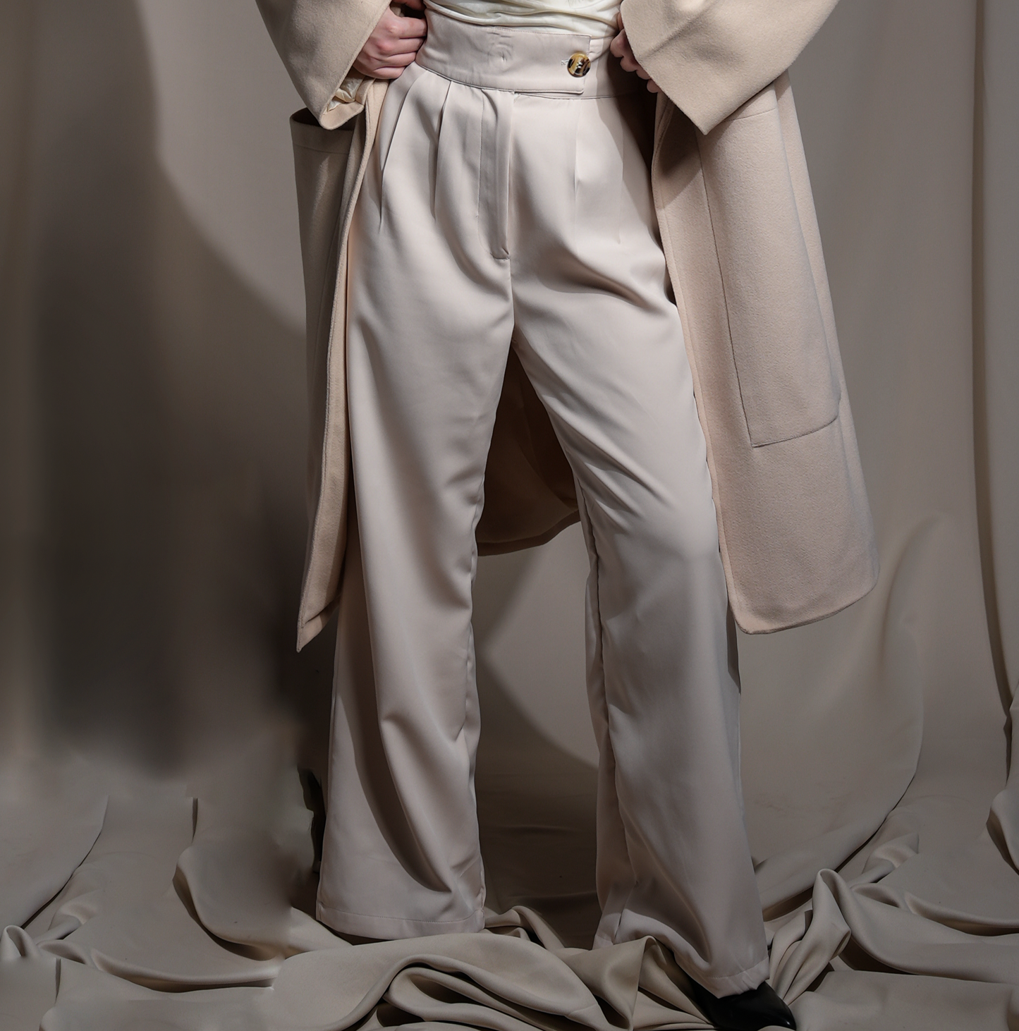 Wide pleated pants