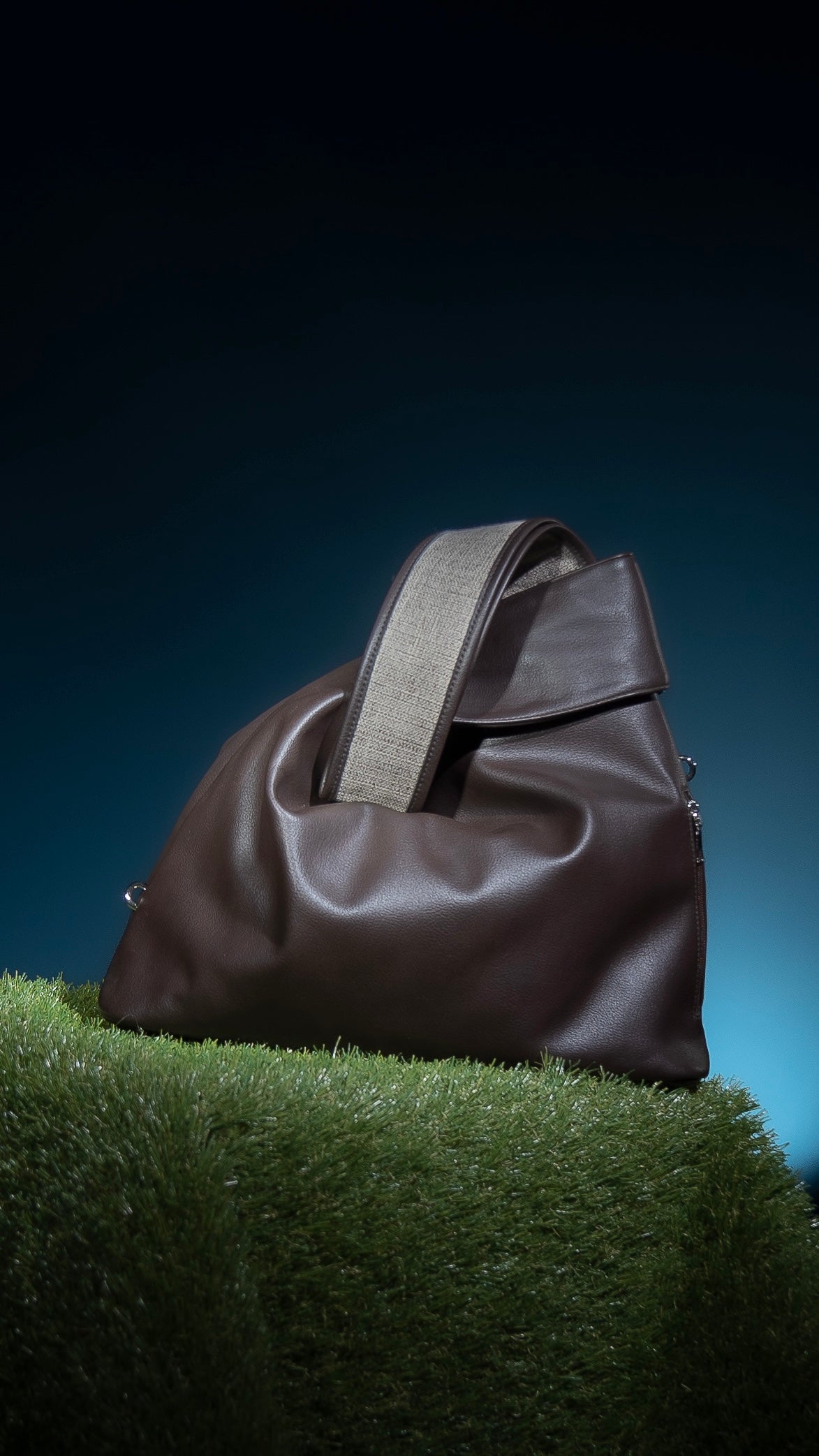 In the mood for — Work (knot laptop bag) - VÄSKA